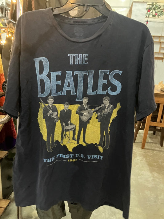 Beatles Sift Tshirt 2X some small tiny holes on bottom