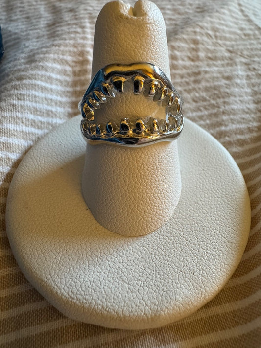 Silvertone Jaws ring