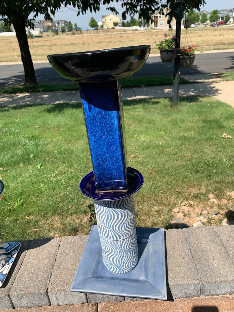 Bird bath blue w/swirl bowl