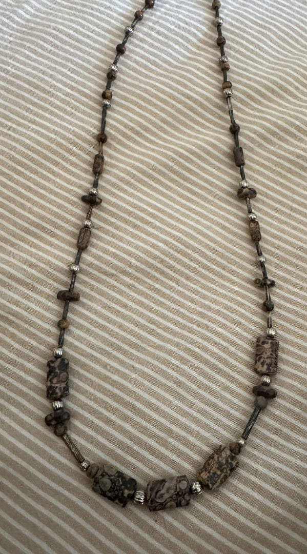 Brown stone lq silver necklace