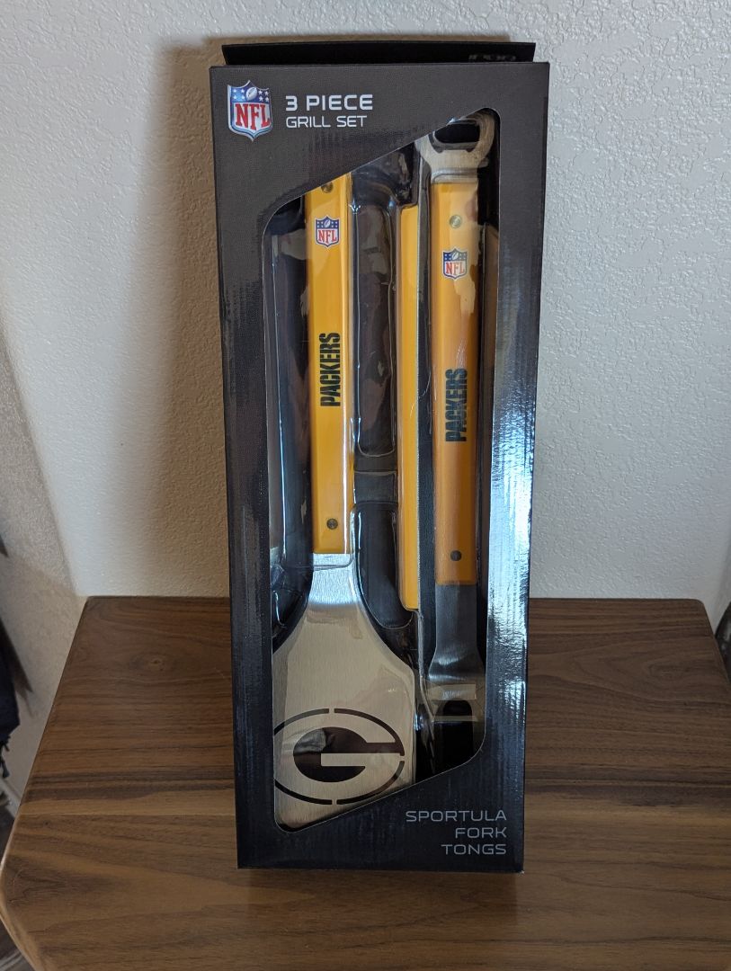 NEW - Green Bay Packers BBQ Grill set