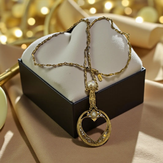 1928 Necklace w/heart magnifying glass