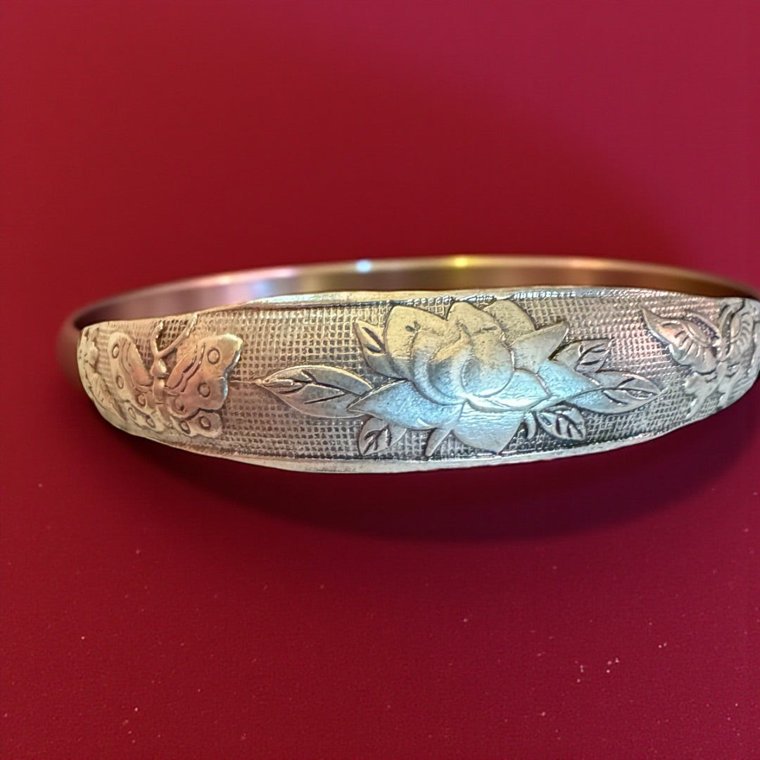 Silvertone design bracelet