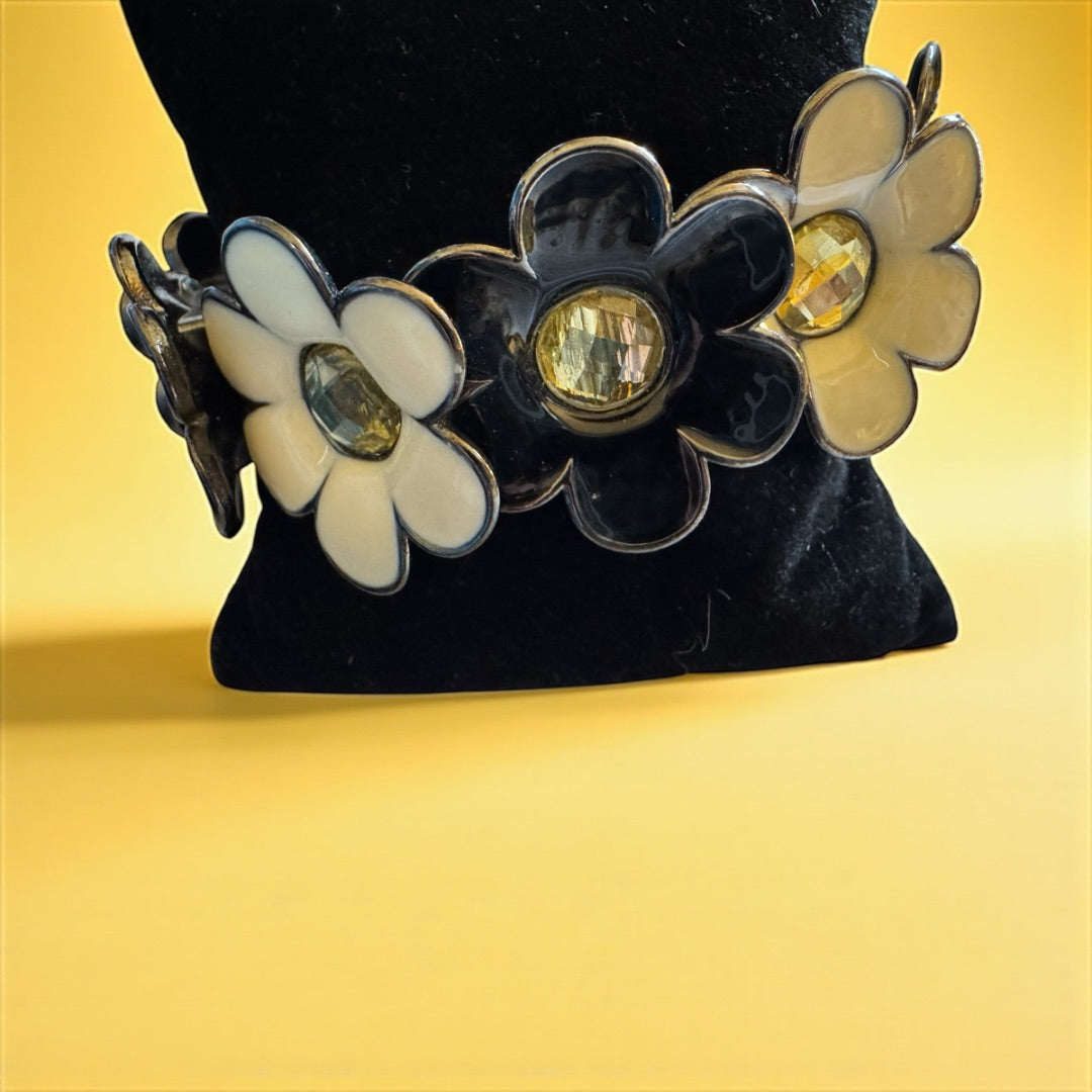 Daisy black & white stretchy bracelet