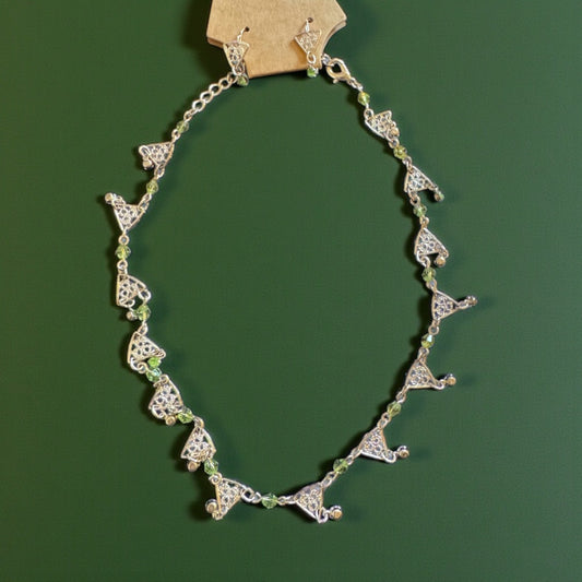 Silvertone w/green accent necklace earring set