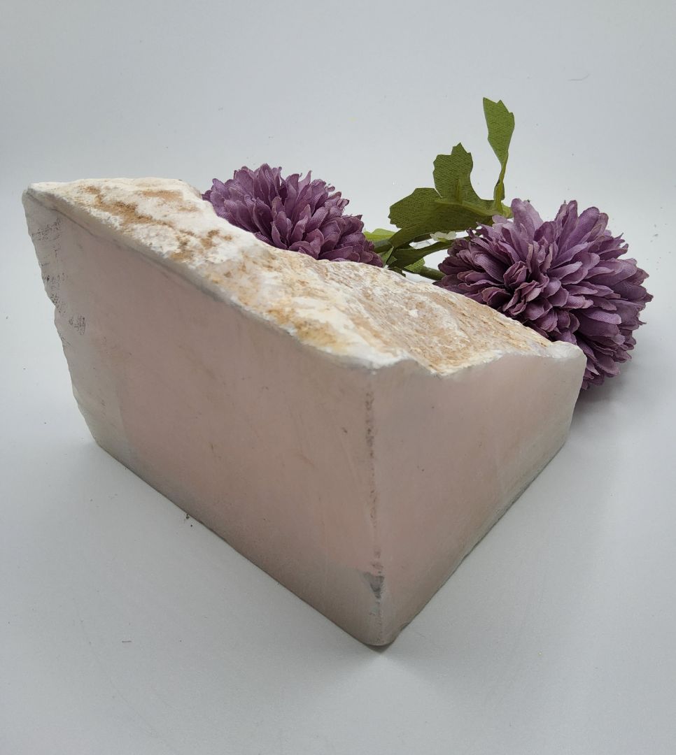 Rough cut Mangano Calcite Stones