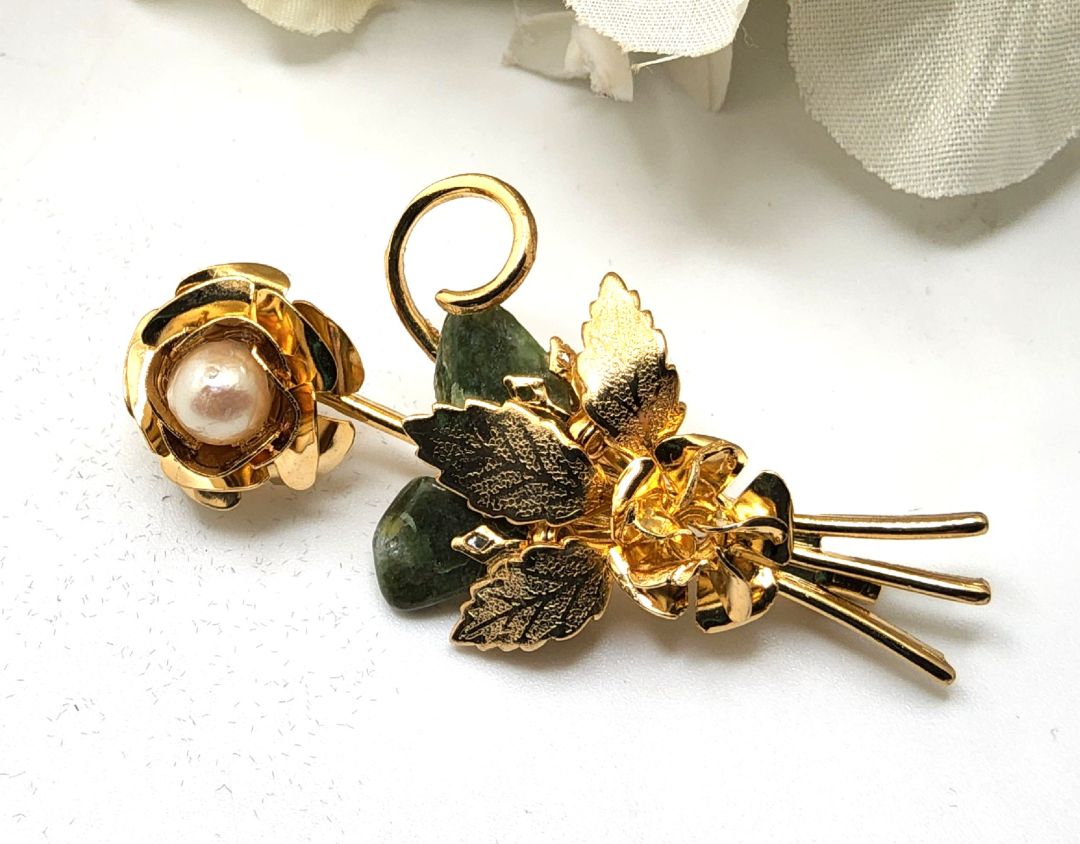 Vintage Gold Toned Faux Pearl and Jade Brooch Jewelry