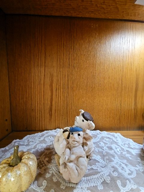 Stone Critters 3 little pigs