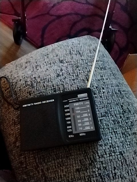 Black Portable AM/FM Radio, 4 1/4" X 3" X 13/16"