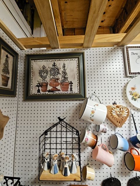 Jo Moulton Ivy topiary  picture MISC, 15x19.5 in