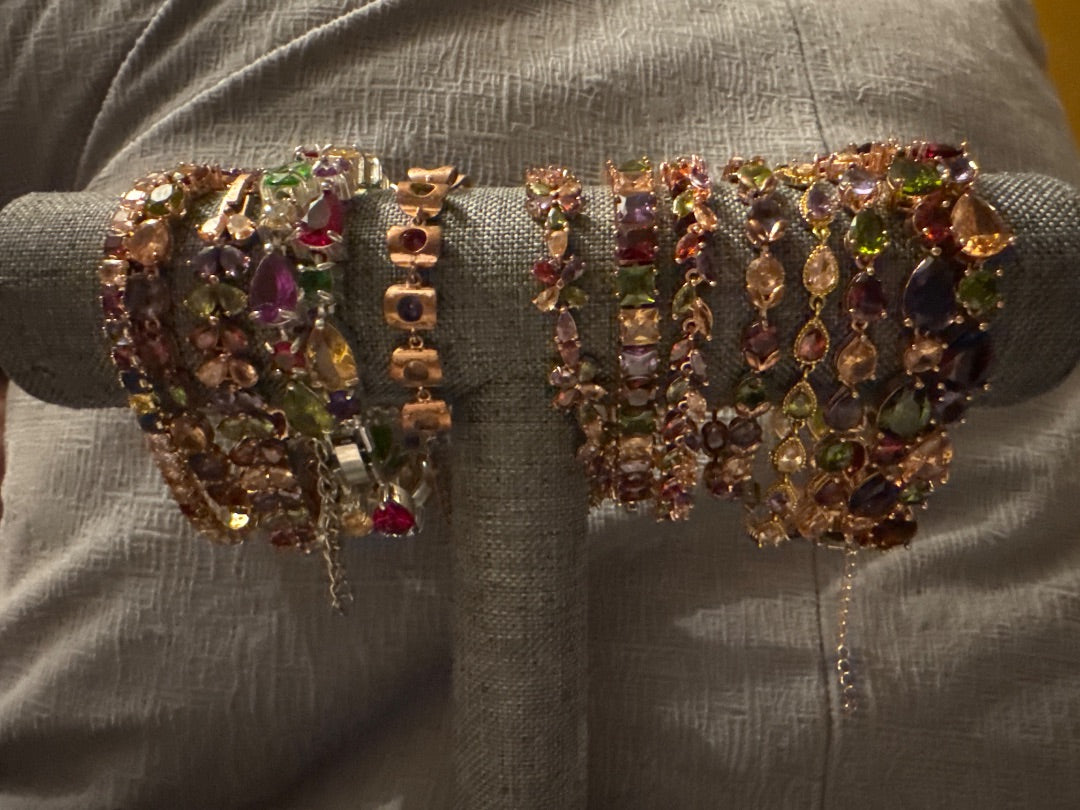 Jewel tones Unknown Multi jewel toned bracelet in gold tone metal, 7 to 8 inches