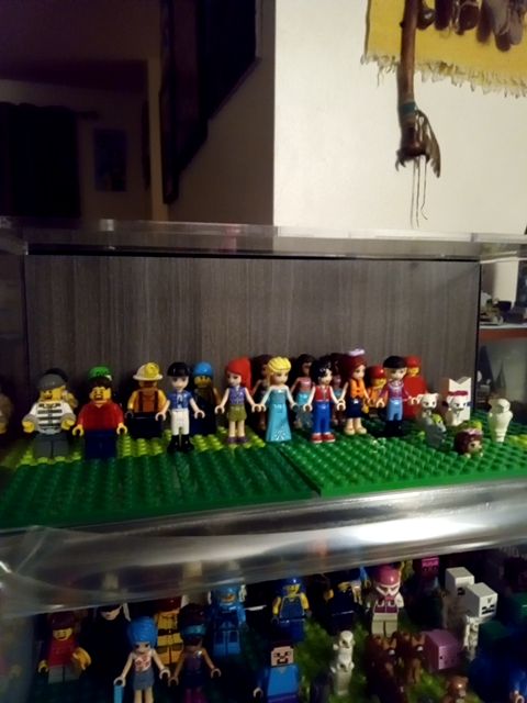 Basic LEGO Minifigure (top)