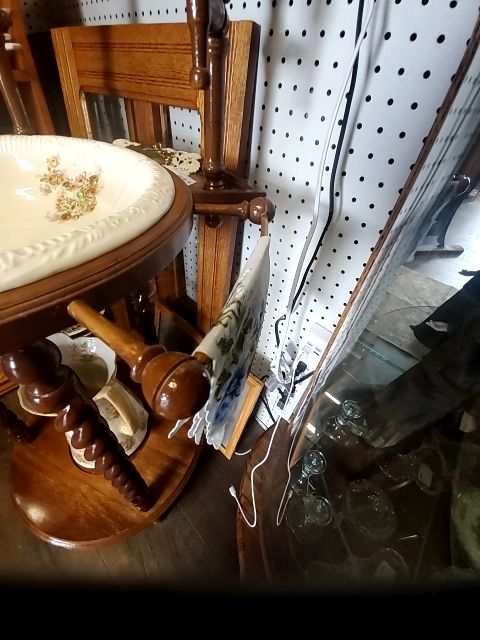 antique wash stand with bowl and pitcher