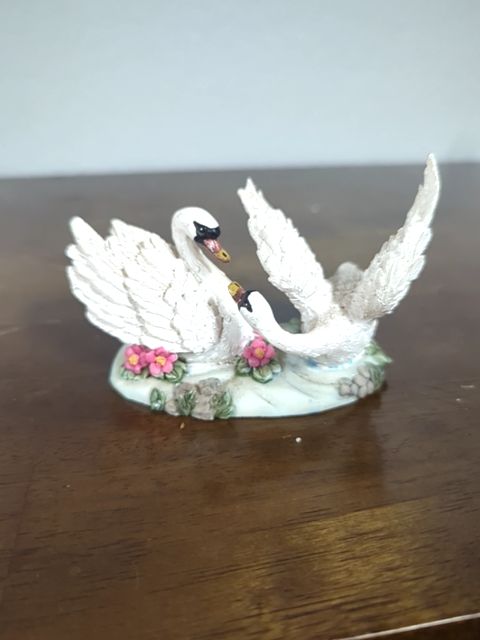 Swan figure