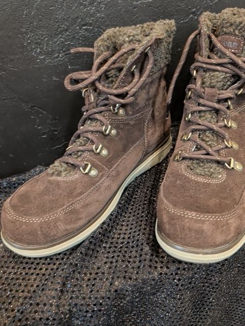 Brown LL Bean Mountain Lodge Fleece Collar Boots, W 10