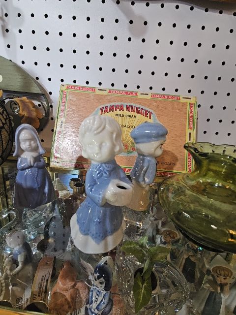 Blue singer candle holder