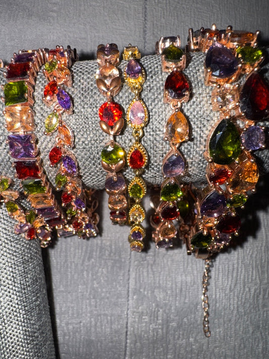 Jewel tones Unknown Multi jewel toned bracelet in gold tone metal, 7 to 8 inches