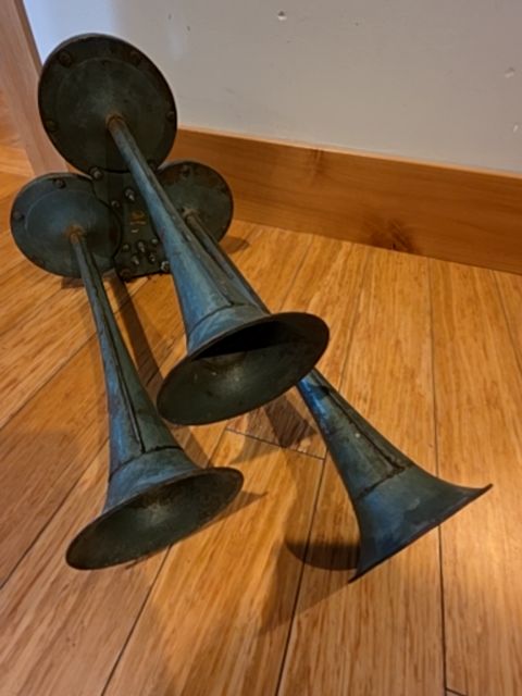 Vintage Semi/train horn