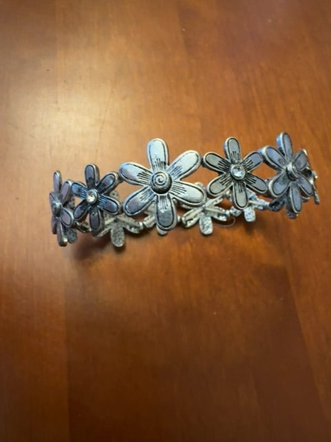 Flower silver tone stretchy bracelet