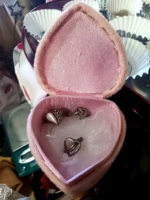 Sterling silver heart ring in pink case