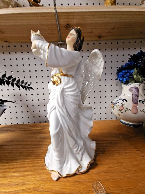 O'well Angel singing LR