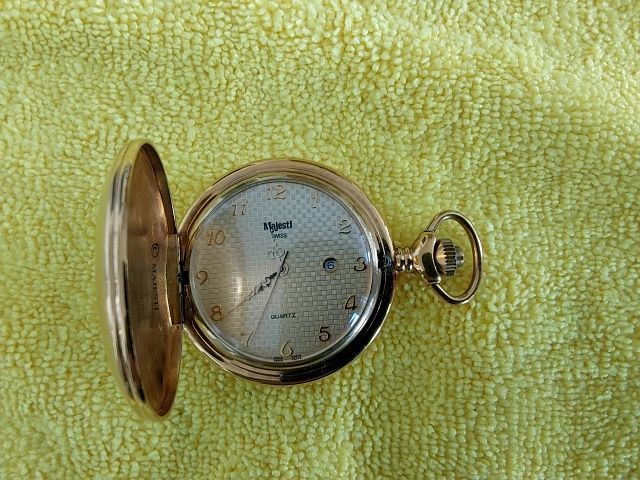 Gold Majesti Gold Tone Hunting Case. quartz movement, 16 Size