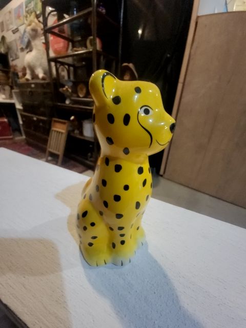 Cheetah candle holder