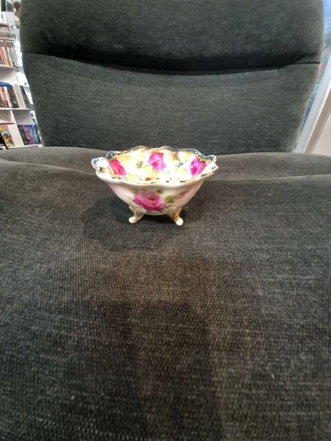 White w/pink flowers Nippon Mini Bowl w/feet, 3" × 2"