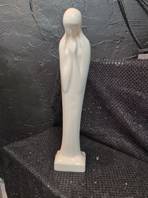 Mary praying ceramic figure