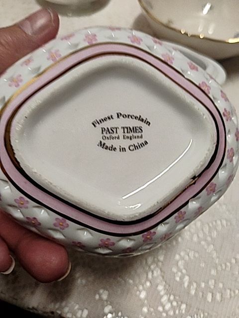 White, pink, green Past Times Oxford England Vintage Porcelain Trinket Box, Small