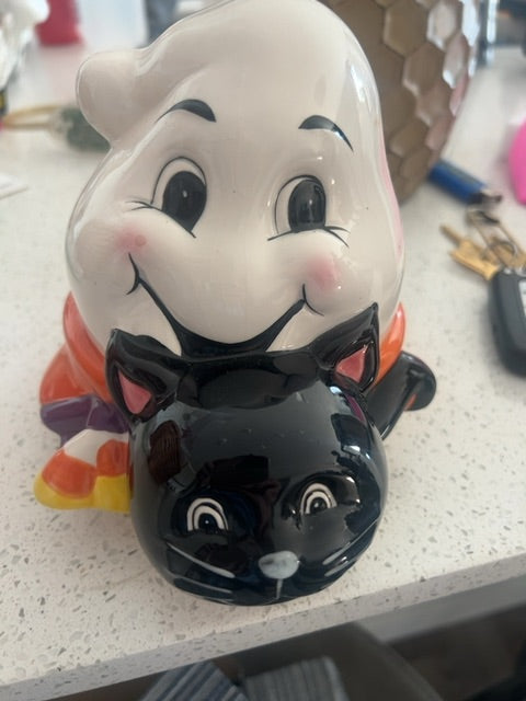 Ghost/cat figurine