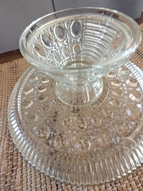 Vintage Cake pedistool 11 inch