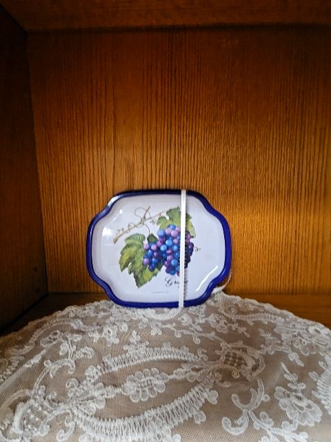 VINTAGE 3 SNACK TRAYS GRAPE LEMON STRAWBERRY LR