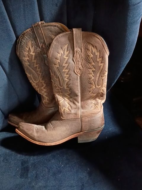 Brown Cowboy boots brown size 9, 9