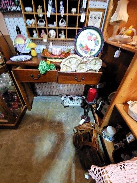 Vintage 2 drawer entry table as is