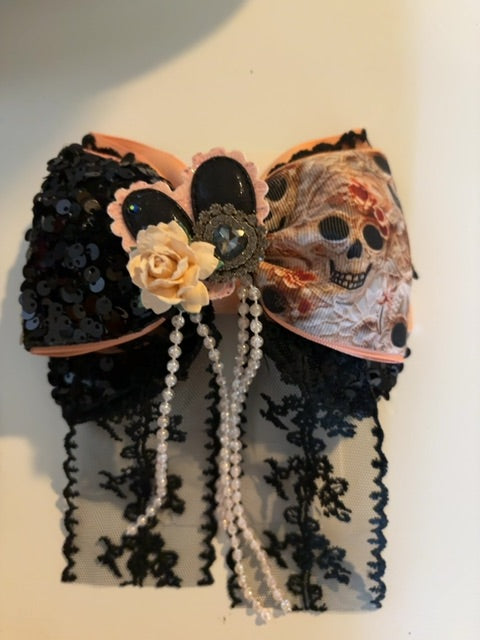 Black/Peach MysticalCreationsByMaira Skull bow