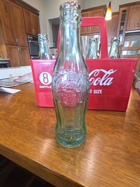 Vintage 8 pack red plastic Coca-Cola carrier w/5 bottles