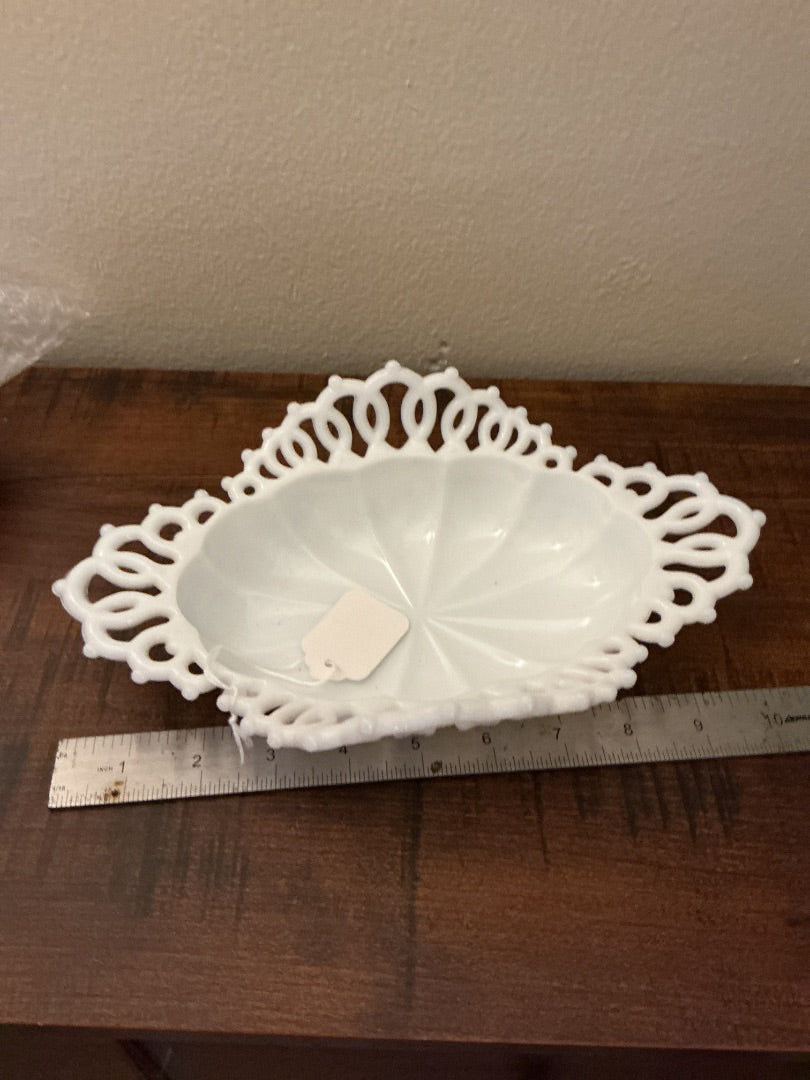 white westmoreland Doric lace open dish, 10.75