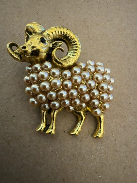Ram faux pearl brooch