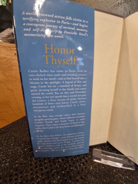 Danielle Steel Honor Thyself