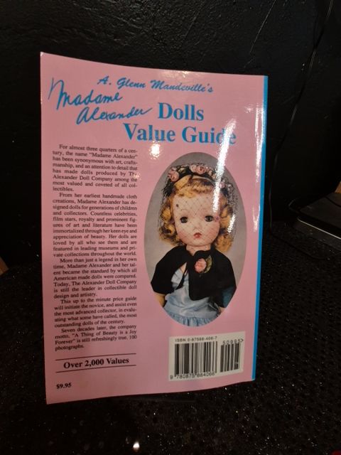 Mandeville's Madame Alexander Dolls Value Guide, 6" × 9"