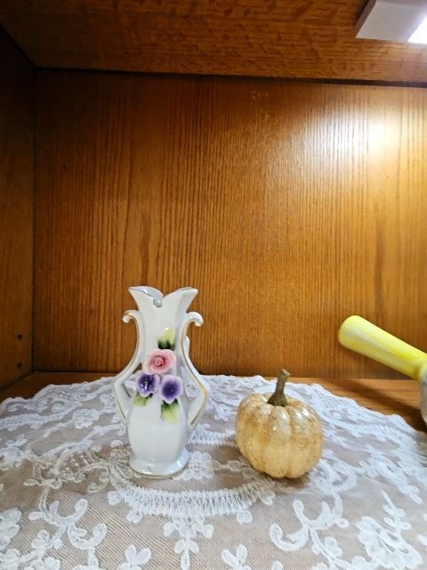 Vintage Porcelain vase with flowers LR