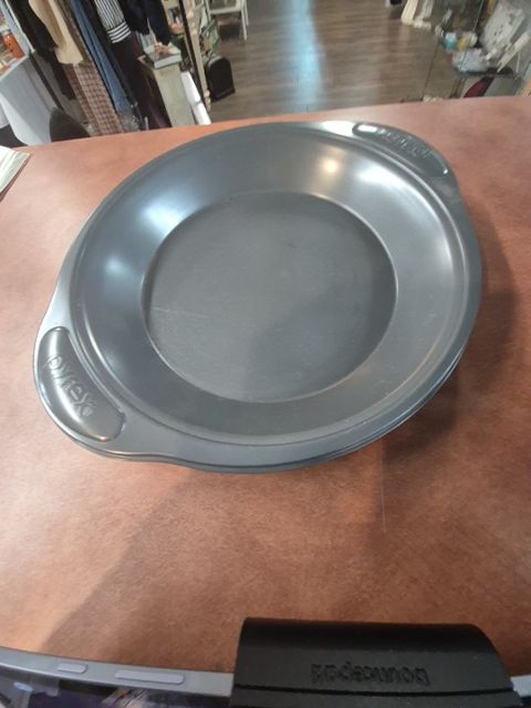 Pyrex pie pan