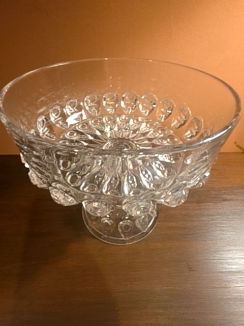 Glass pedestal dish 8"