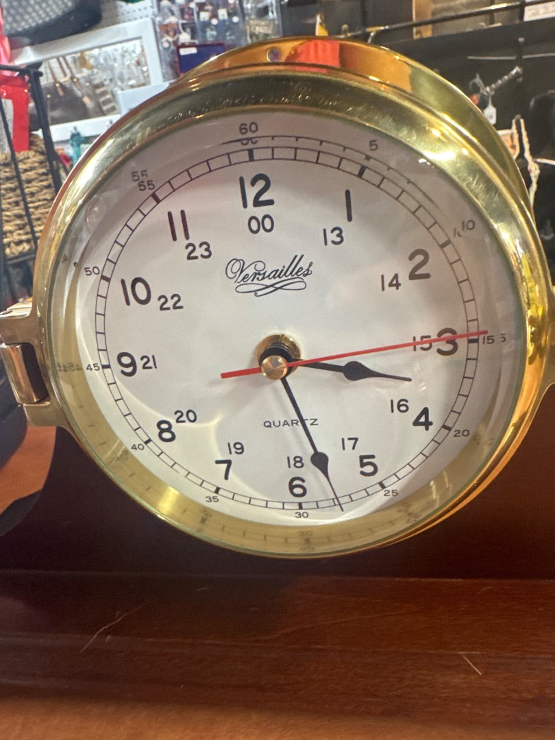 Manual clock quartz