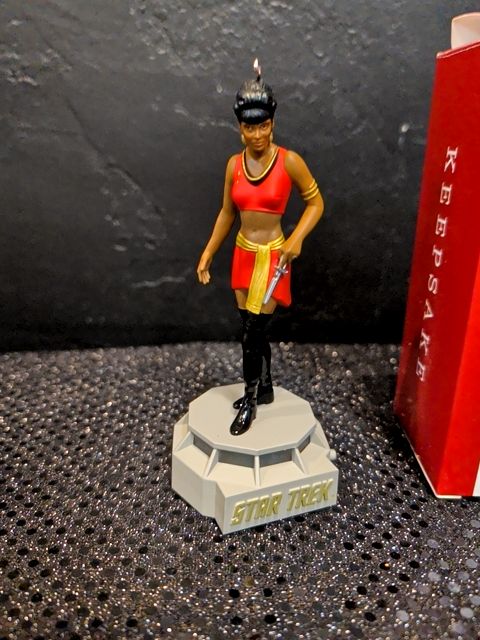 HALLMARK Star Trek LIEUTENANT NYOTA UHURA 5" HOLIDAY CHRISTMAS TREE ORNAMENT NEW