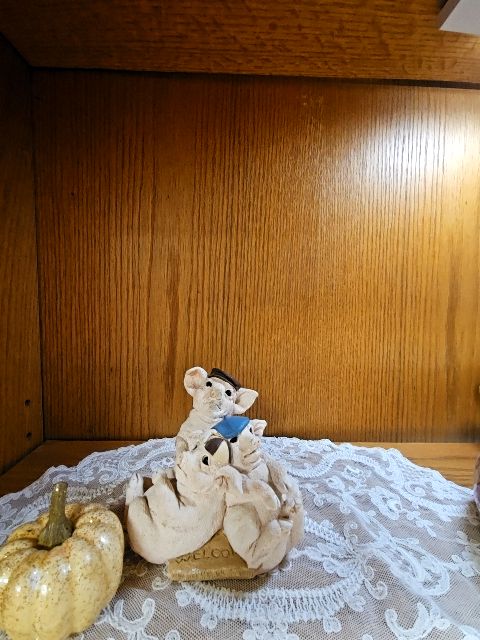 Stone Critters 3 little pigs