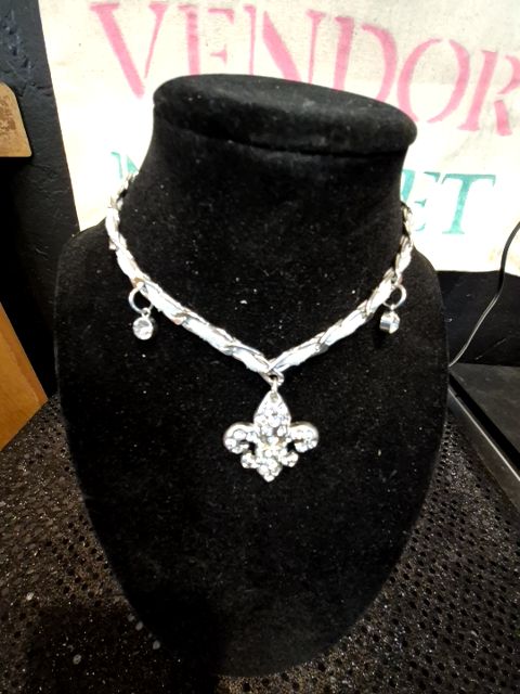 Silver w/Rhinestones Fleur De Lis Pendant Choker, 15.5"
