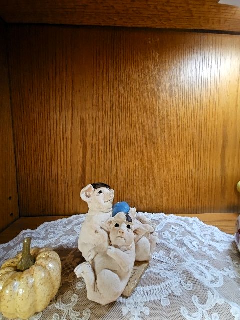 Stone Critters 3 little pigs