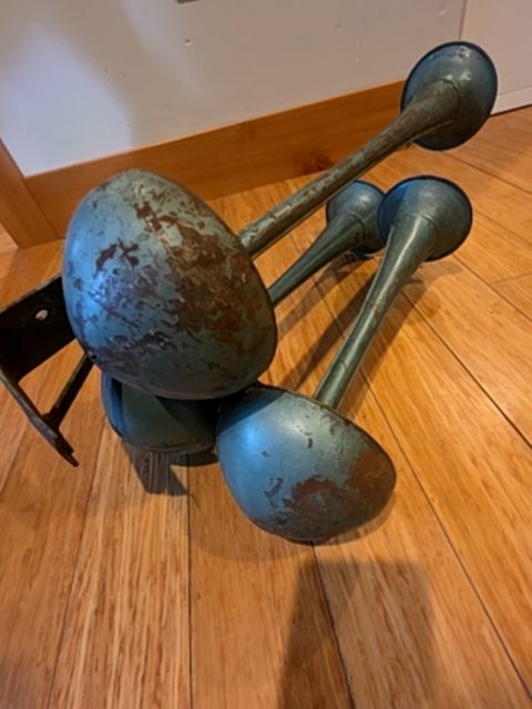 Vintage Semi/train horn